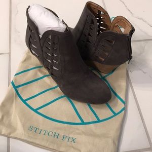 Report Gyfford Dark Gray Wedge Booties